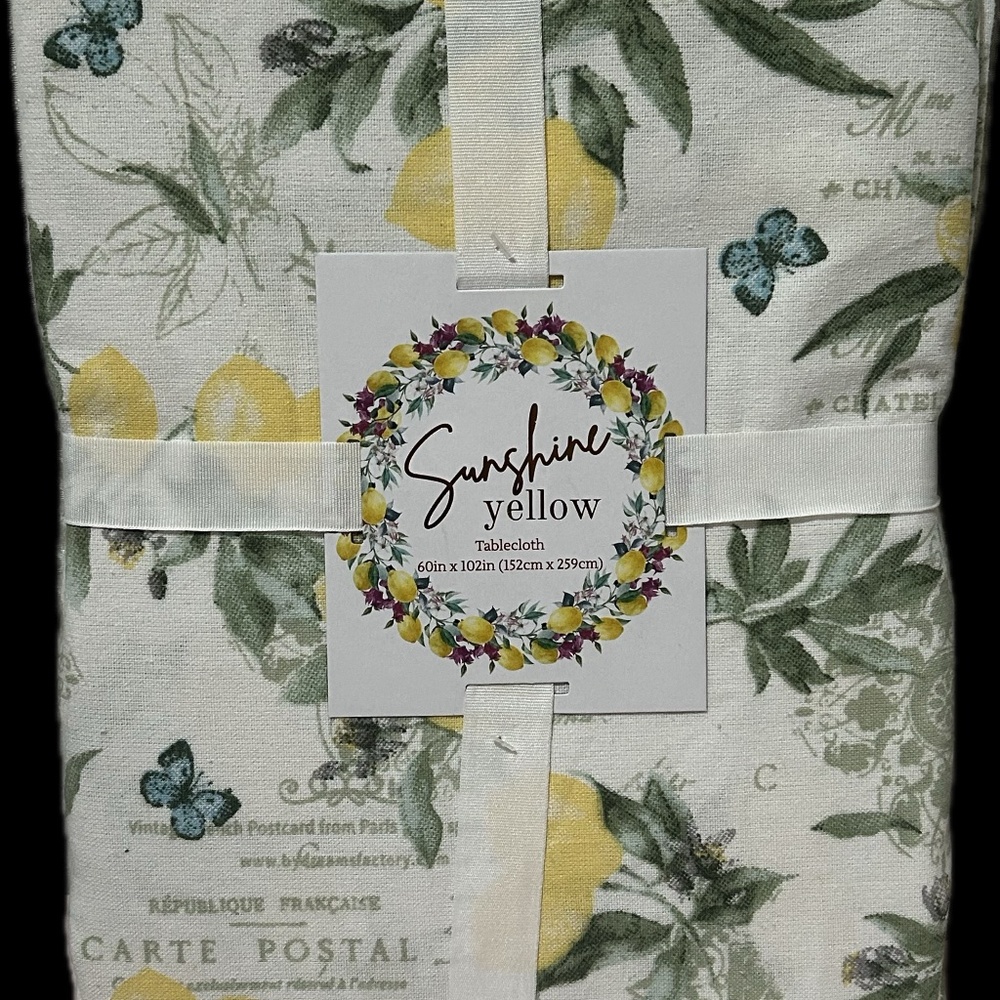 TABLECLOTH NEW! LEMONS, FLOWERS AND BUTTERFLIES SUPER CUTE !!!